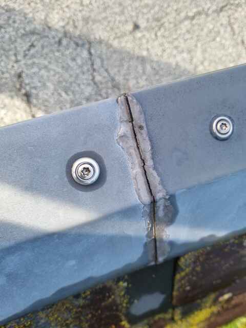 Hier sehen Sie ein paar Entdeckungen und Schäden, die auf Dächern entstehen können.